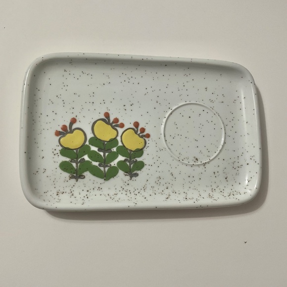 VTG Speckled Ceramic Plate with Yellow Green Beige Flowers MCM - Picture 2 of 5